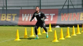 Александър Любенов се присъедини към тренировките на Берое Вратарят проведе