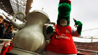 Месут Йозил е решил да спаси талисмана на Арсенал като