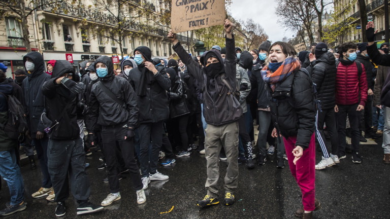 Десетки задържани на протестите във Франция, стигна се до напрежение с полицията