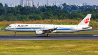 На метри от сблъсък в небето: Два китайски самолета летят един срещу друг над Сибир