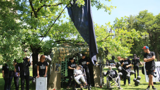 С репликата да направят така че тази тема да ми