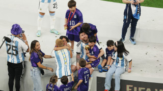 Лионел Меси заяви че ще продължи да играе за националния