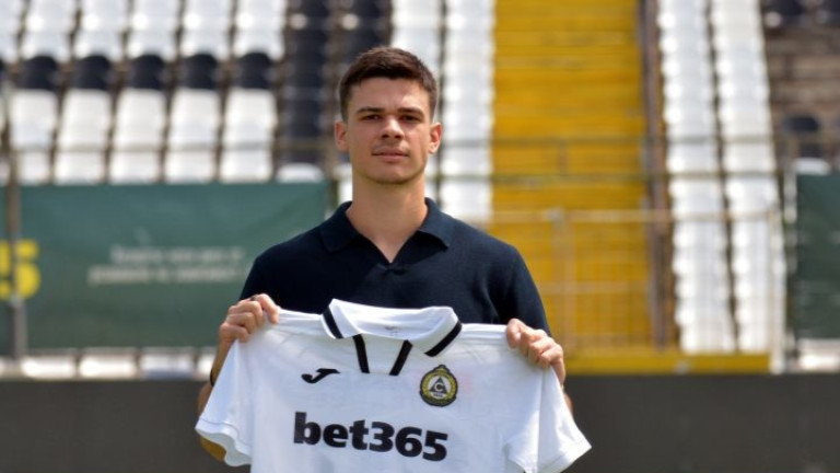 Пореден нов в Славия