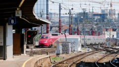 Предколедна стачка на железниците предизвика хаос във Франция