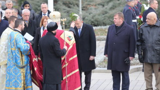 Президентът Румен Радев вицепремиерът Красимир Каракачанов и столичният кмет Йорданка