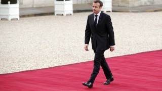 Работници в железопътния транспорт персонал в болниците студенти пенсионери адвокати