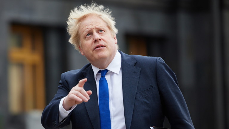 Британският министър-председател Борис Джонсън отказа да подаде оставка, призован от