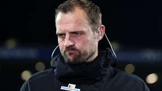 Бо Свенсон се оттегли от поста старши треньор на закъсалия