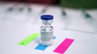 Замразените ваксини на Pfizer BioNTech могат да се съхраняват при температура