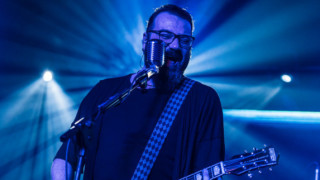 Почина вокалистът на българската група P I F Димо Стоянов съобщи БНТ