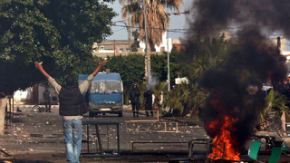 Хора на Бен Али тероризират тунизийците