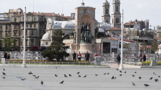 Сериозен пожар избухна в сградата на химическия завод в промишлената