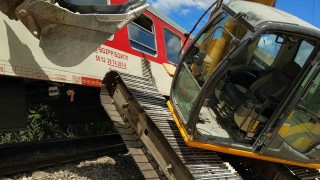 Багер предизвика инцидент с бърз влак за София