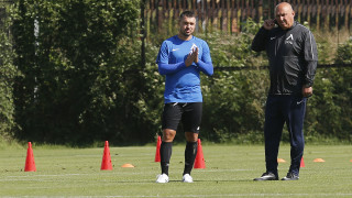 Трениращият с Левски нападател Валери Божинов евентуално може да