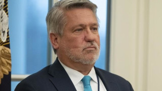 Шефът по комуникациите на Белия дом Бил Шайн подаде