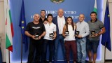  Министър Кралев награди бронзовите медалисти от Световни шампионати по битка Едмонд Назарян и Сезен Белберова 