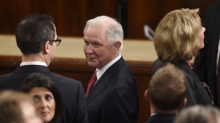 Джеф Сешънс скрил контактите си с руснаците