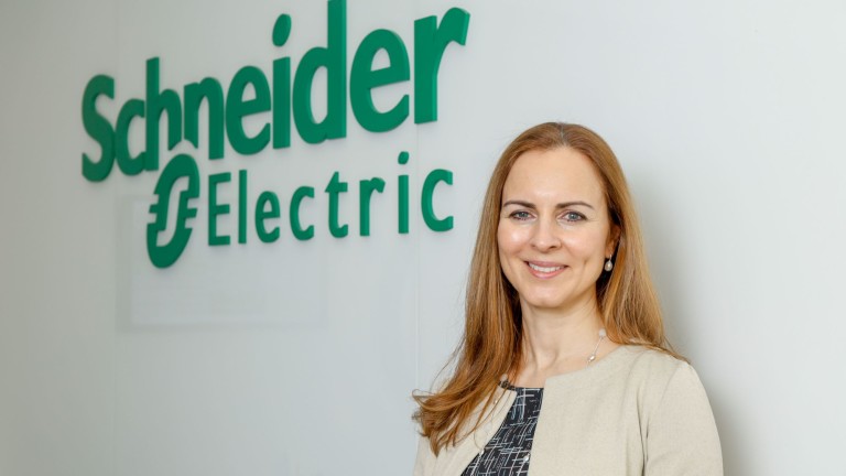 Ивелина Николова, генерален мениджър в Schneider Electric, беше отличена с голямата награда за устойчивост в конкурса "Хората на бъдещето"