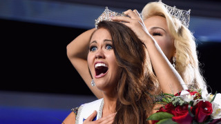 23 годишната Кара Мунд Мис Северна Дакота спечели титлата Мис