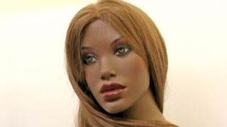 Паднал ангел от небето се оказа секс кукла