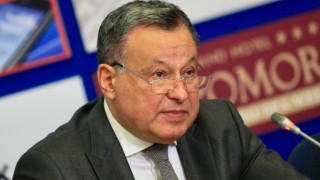 Украинският посланик Виталий Москаленко напуска България на 1 март Той