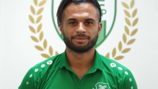 Централният нападател Есеола Хабиб е поредното ново попълнени в състава