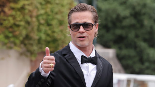 Брад Пит се появи с изискана нова прическа на наградите