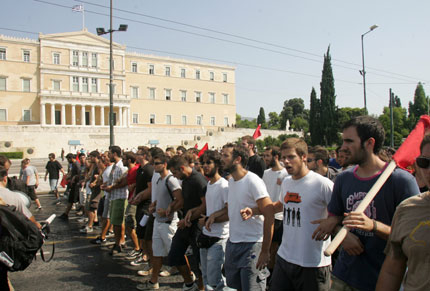 Арестуваха 10 "обезпокоени" гърци 