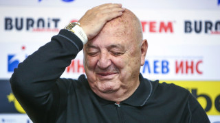 Президентът на Славия Венцеслав Стефанов говори на пресконференция след края