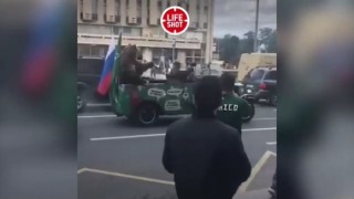 Типично по руски: Мечка свири на вувузела в чест на Сборная!