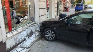 Автомобил се вряза в магазин в София Инцидентът е станал