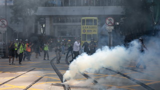 Полицията използва сълзотворен газ във вторник сутринта за да разпръсне