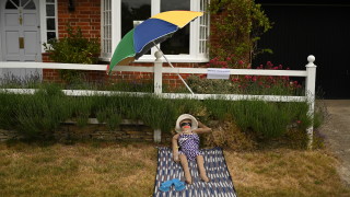 Летните ваканции изглеждат все по малко вероятни за британците след като