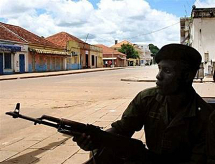 Военните в Гвинея-Бисау освободиха политици