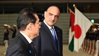 Йорданският премиер Бишер Хасаунех подаде оставка в неделя съобщиха официални