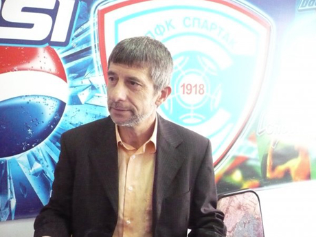 Любо Пенев гони Ради Здравков