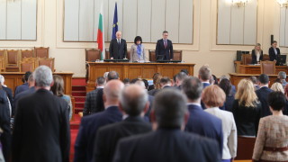 Депутатите почетоха с минута мълчание кончината на Благовест Сендов По