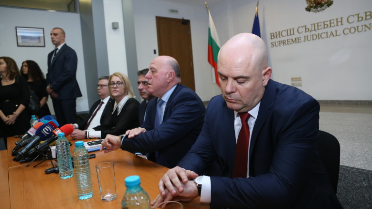 Правосъдният министър Данаил Кирилов призова президента Румен Радев добросъвестно да