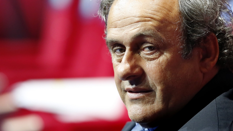 Платини хвърля оставка от шефското място в УЕФА