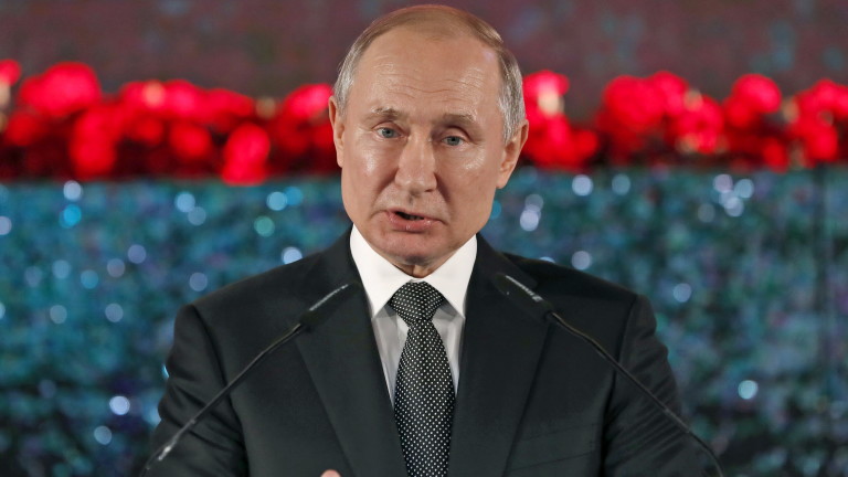 Рейтингът на Путин се срина от 59% на 35%, но руснаците не намират алтернатива