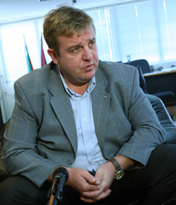 Каракачанов поиска в един отбор със Синята коалиция