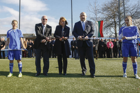 Министър Кралев и Йорданка Фандъкова откриха нов стадион в НСА „Васил Левски"