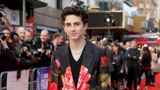 И докато при облеклото на дамите за церемонията по раздаването