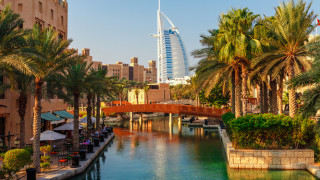 Дубайският Бурдж Ал Араб е смятан за най луксозният хотел в