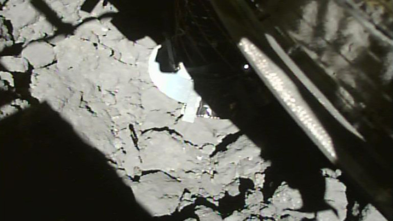 Японска сонда кацна за втори път на астероида Рюгу