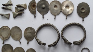 Антични и средновековни монети и предмети са открити при операция