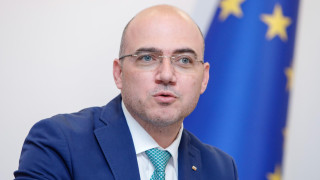 Министърът на туризма се оплака от орязани финанси и администрация и забавени процедури