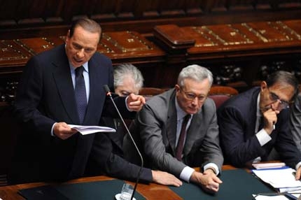 Берлускони оцеля след поредния вот в парламента