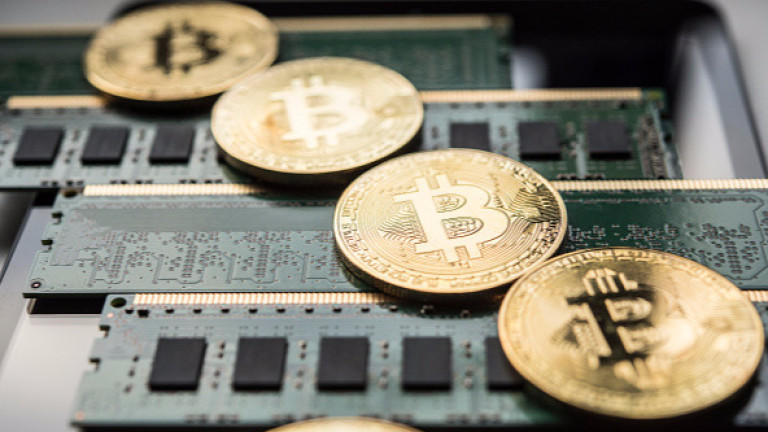Bitcoin за първи път надхвърли $8000