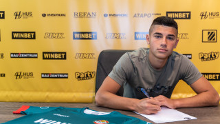 След като преди няколко дни Ботев Пловдив обвърза с първи